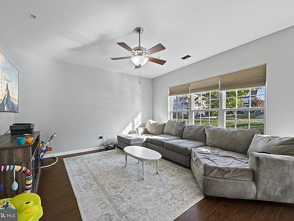 5th image of 43610 Marguerite St
