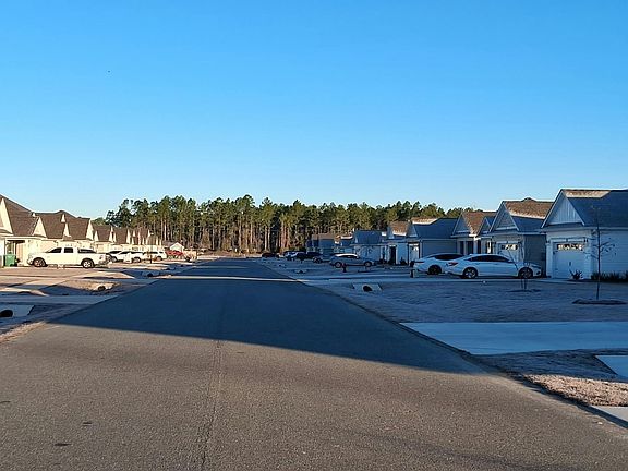 4th image of 20 Springdale Dr