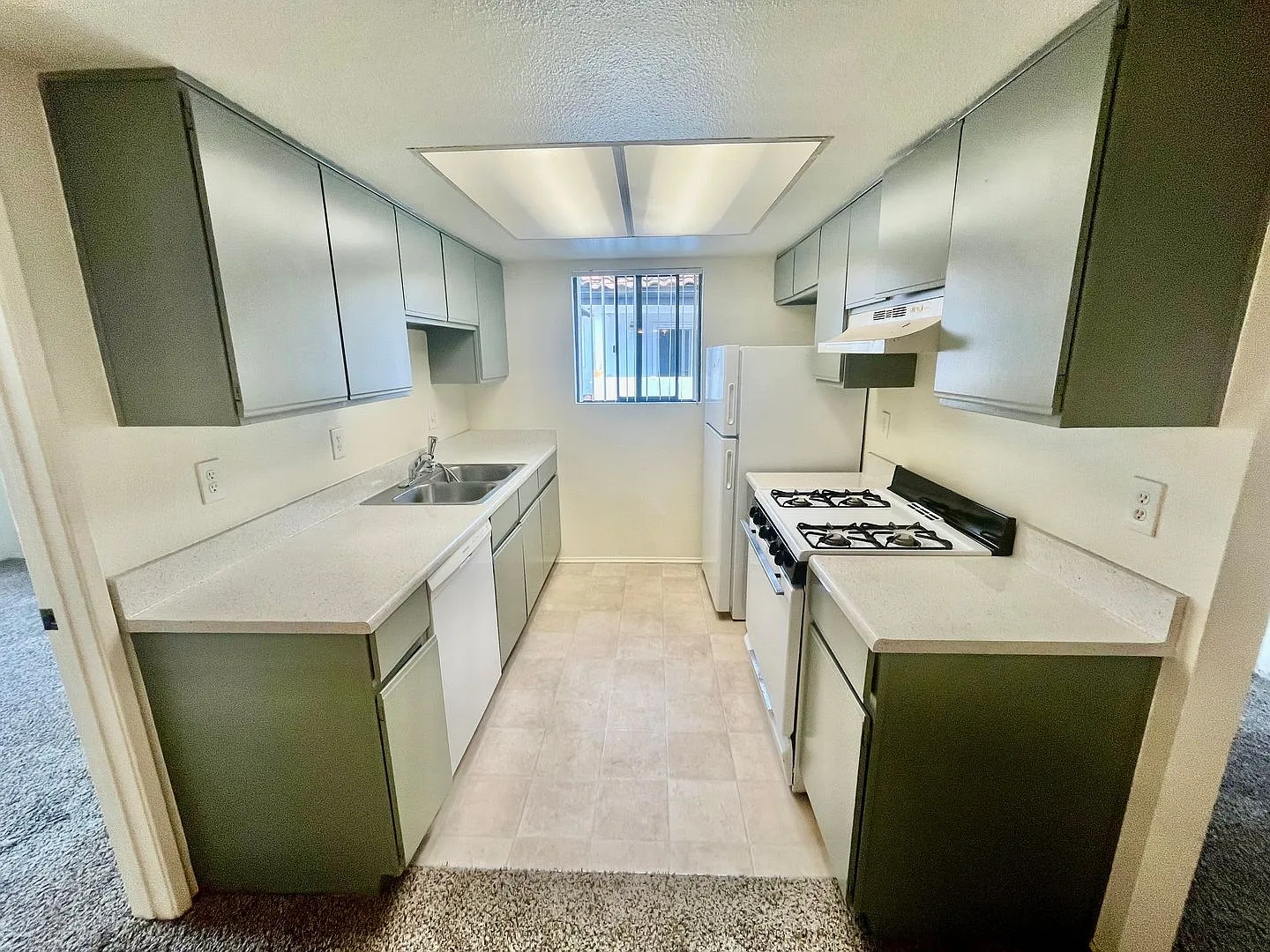 r4250 — Photo 2