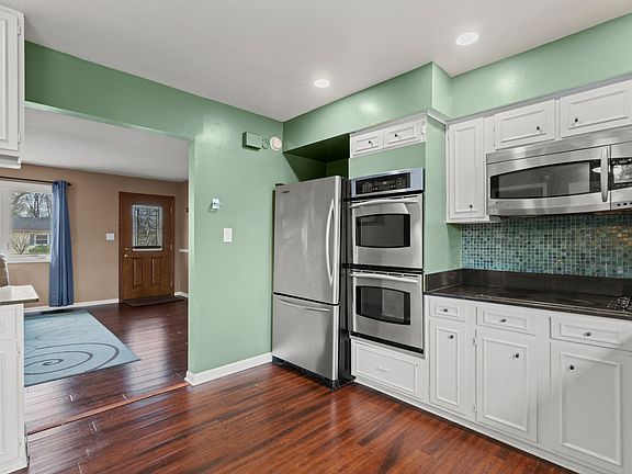4th image of 1012 N Goldengate Ln