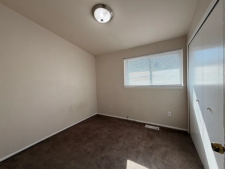 29609 Everett St — Photo 12