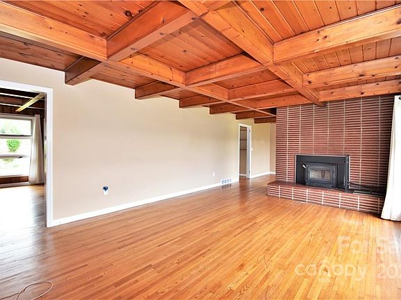 5th image of 255 Grandview Cir