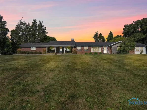 1020 W Riverview Ave, Napoleon, OH 43545