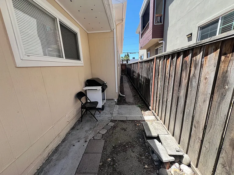 22970 Sutro St — Photo 18
