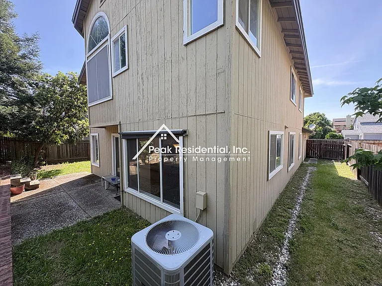 5621 Summit Dr — Photo 35
