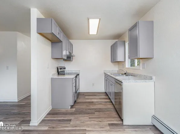 1301 W 40th Ave #3, Anchorage, AK 99503