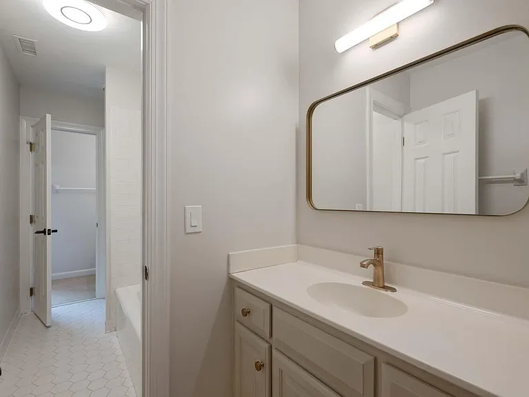 1202 Summerville Ln — Photo 28