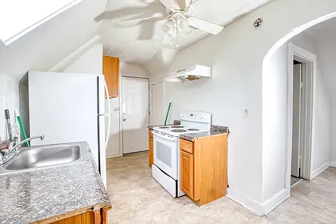 779 William St #3