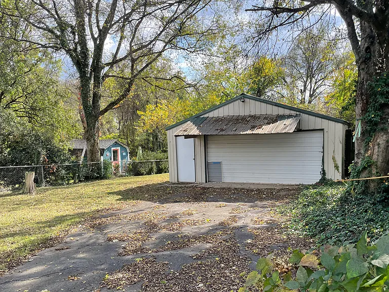 Detached garage/workshop