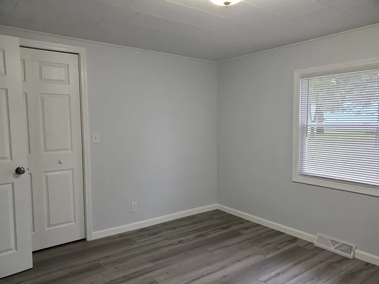 921 Hannah Ave — Photo 5