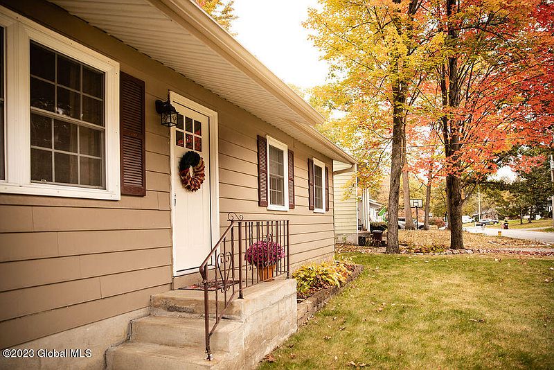 3rd image of 56 Curt Boulevard