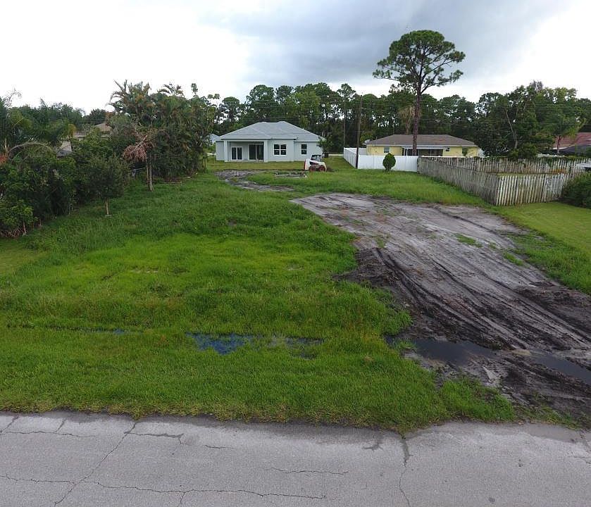 1st image of 682 SE Starfish Avenue