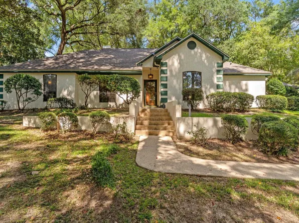 3909 Royal Oaks Dr, Tallahassee, FL 32309