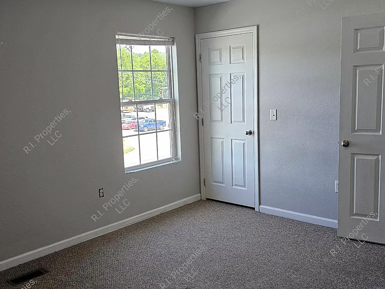 2080 Railroad St #2 — Photo 16