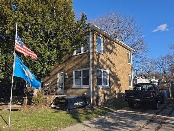 2nd image of 1014 Lake Lansing Rd