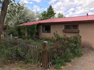 418 Theodora St, Taos, NM 87571
