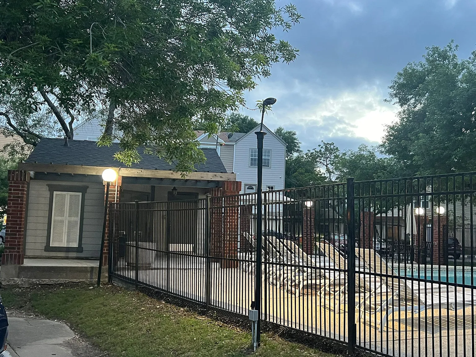 2 bed, 2.5 bath, 1112 sqft, $1,600 — Photo 4