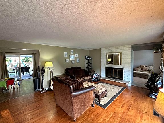 3rd image of 2339 Sidney Ave