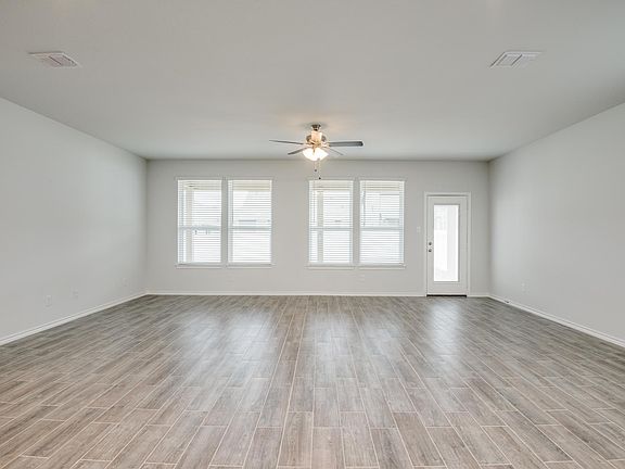 4th image of 1612 Katharina Ave W