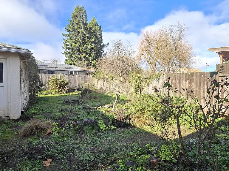 2196 Arthur St — Photo 10