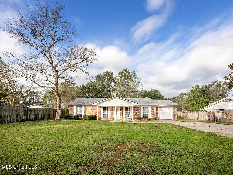1213 King Henry Dr — Photo 2