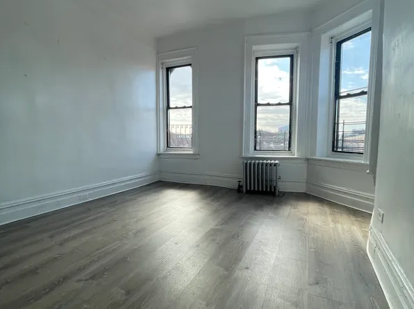 879 Knickerbocker Ave #8, Brooklyn, NY 11207