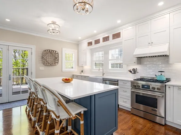 6 Woods Pl, Boston, MA 02129