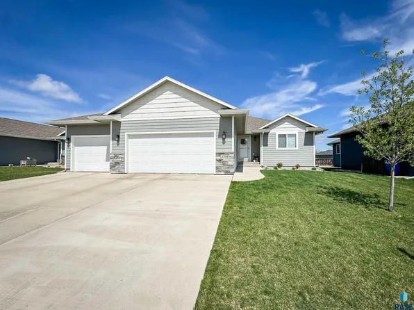 3708 E Brewster St, Sioux Falls, SD 57108