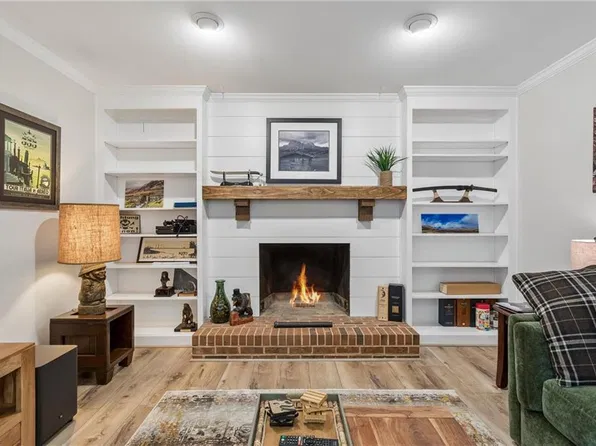 609 E Woodland Dr, Yorktown, VA 23692