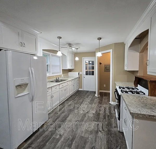 635 N Andover Rd — Photo 8