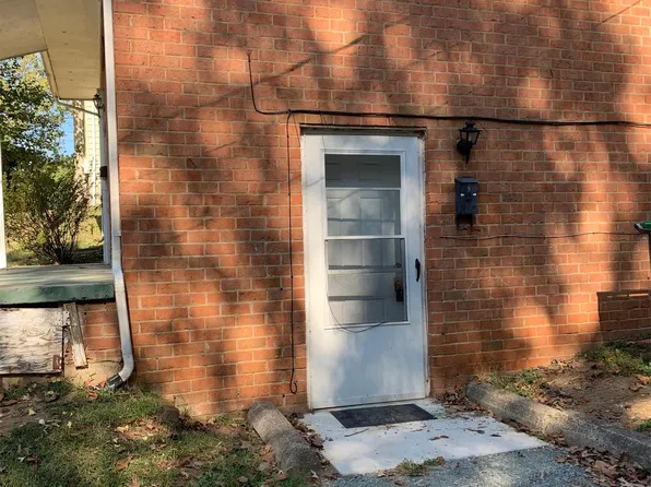 613 Rock Creek Rd #B, Charlottesville, VA 22903