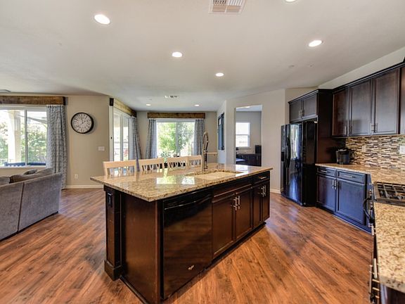 5th image of 2549 Mead Way