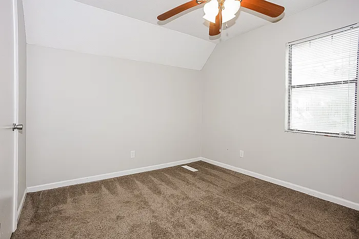 1911 Neptune Dr — Photo 12