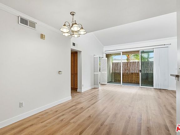 3rd image of 5325 Newcastle Ave Unit 342