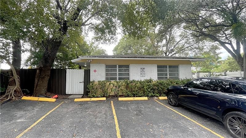 1st image of 505 NE 4th Ave APT 5