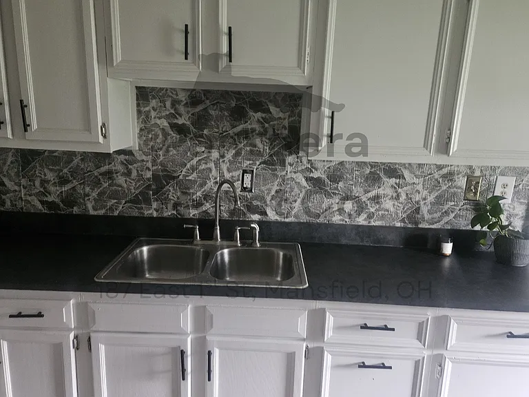 187 E 1st St — Photo 3
