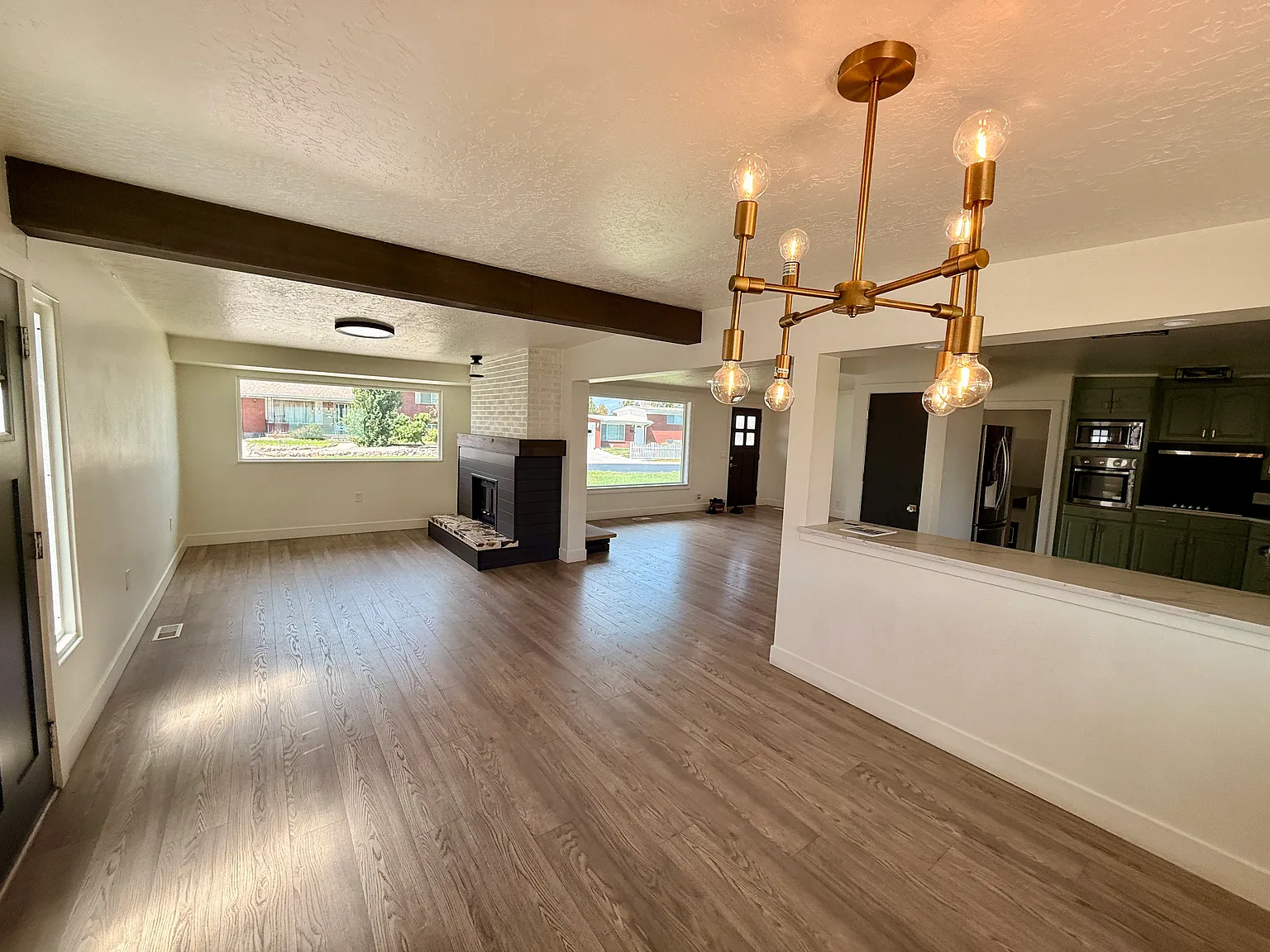 4 bed, 2219 sqft, $2,700 — Photo 3