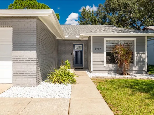 1725 Weaver Dr, Lutz, FL 33559