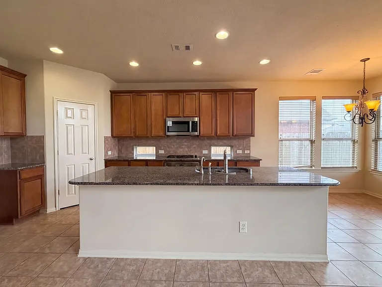 4715 Autumn Pine Ln — Photo 7