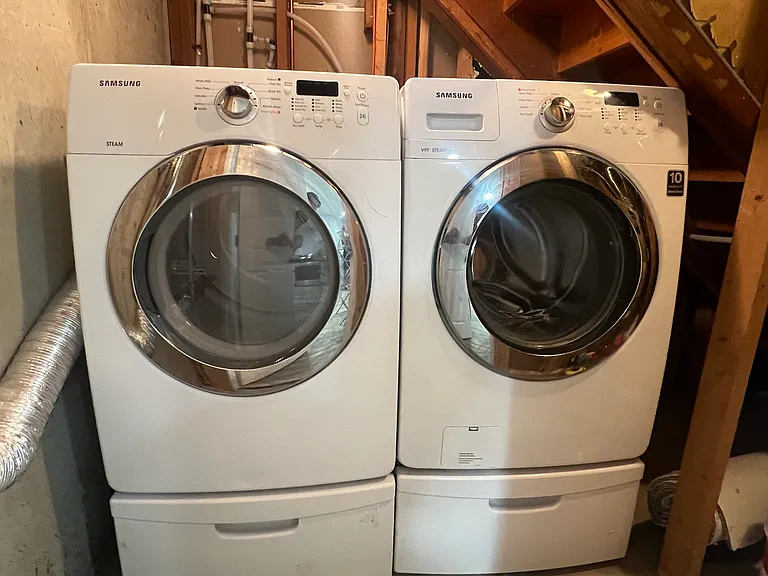 In-unite Washer/Dryer included
