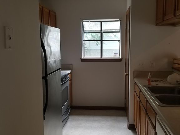 5th image of 1527 Belmont Trce