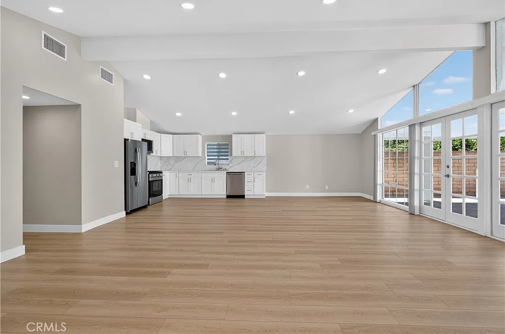 3 bed, 1572 sqft, $4,999 — Photo 2