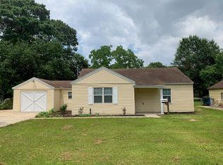 2810 Berry Ave, Groves, TX 77619