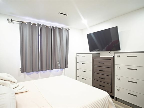 5th image of 685 Oak St #3-8