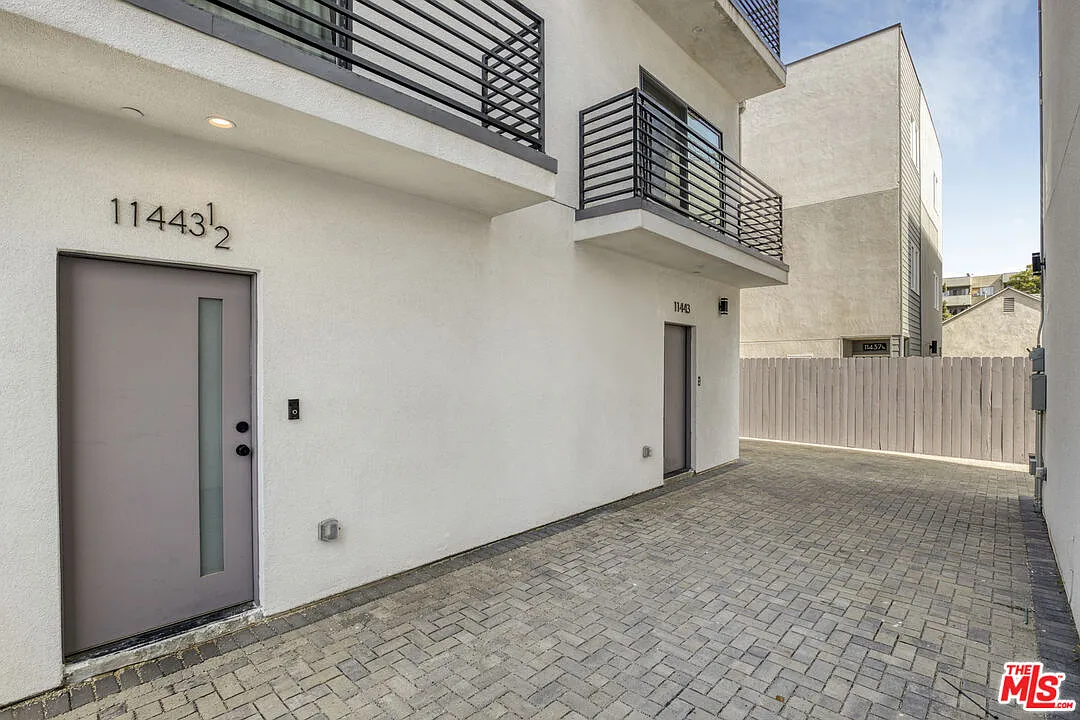 3 bed, 3.0 bath, 1184 sqft, $3,499 — Photo 3