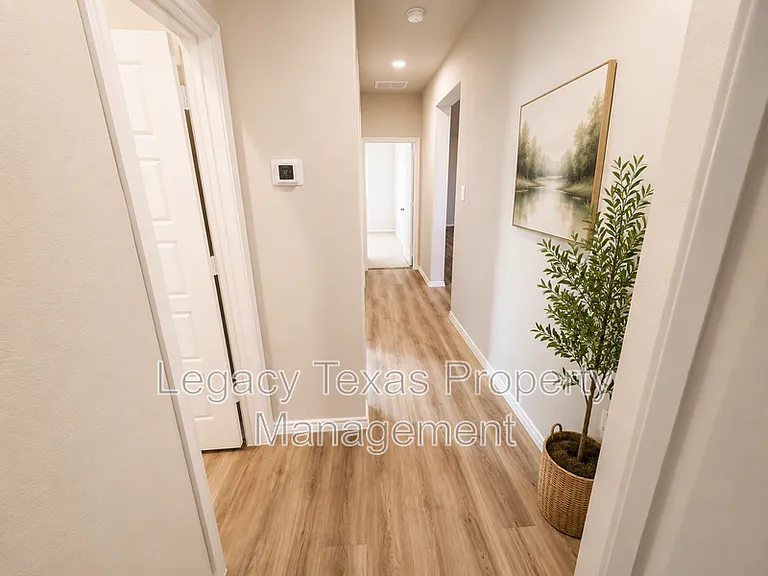 1911 Cherokee Ln — Photo 18
