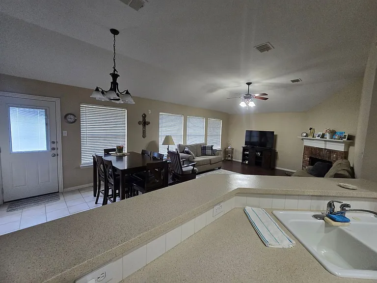 2816 Oakdale Dr — Photo 18