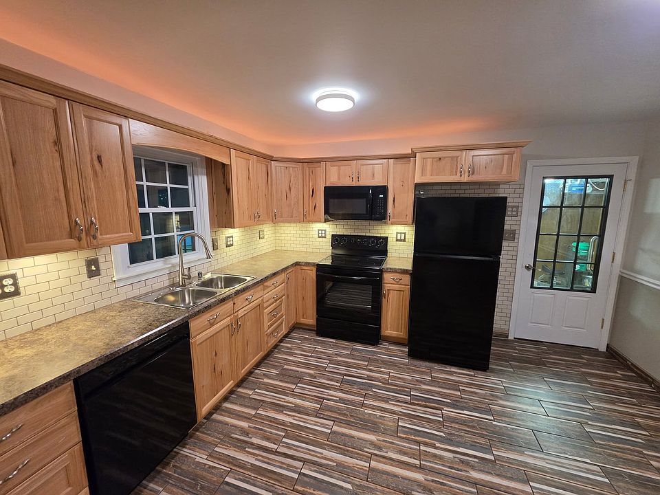 1st image of 1007 S Water St