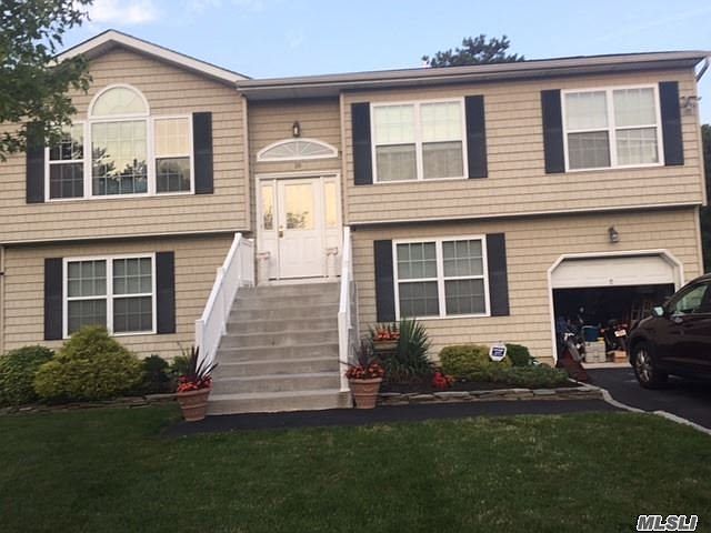 1st image of 18 Chauncey Ln