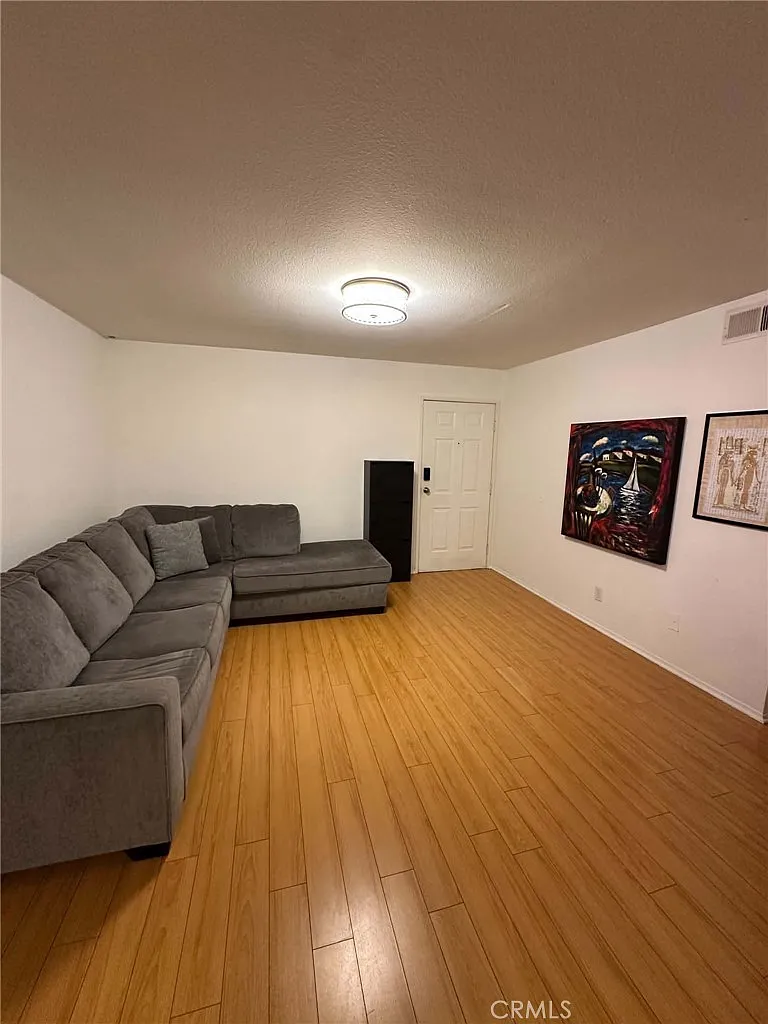 7641 Reseda Blvd — Photo 2